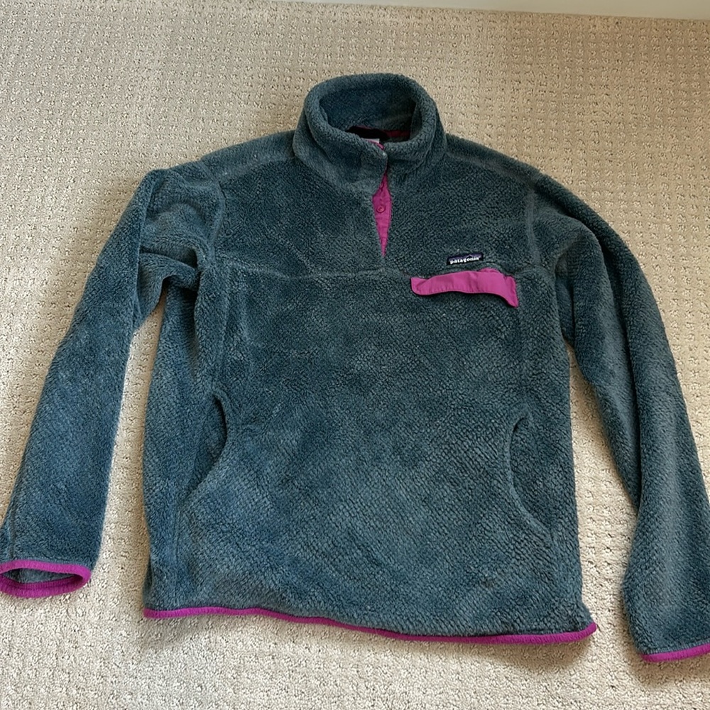 Patagonia Women’s fuzzy fleece pullover size L
